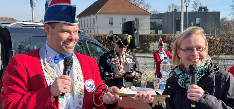 Ende der Karnevalssaison: Narren geben Schlüssel zurück Ende der Karnevalssaison: Narren geben Schlüssel zurück